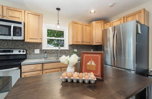 Millersville House | Quaint & Convenient Lancaster Farmette w/Hot Tubnn