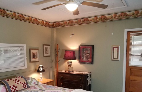 Waterville Cottage | Quaint cottage close to rail trail and next to Pine Creek.