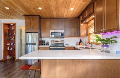 Gualala House | Quaint Cottage for 2 w/Ocean Views!