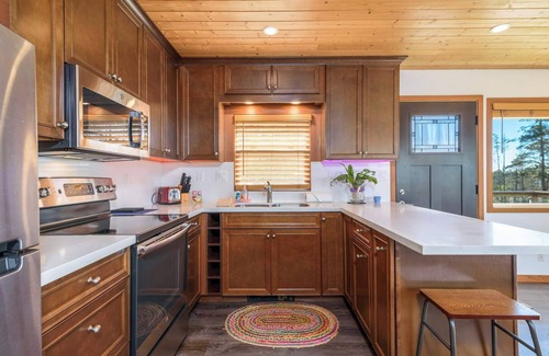 Gualala House | Quaint Cottage for 2 w/Ocean Views!