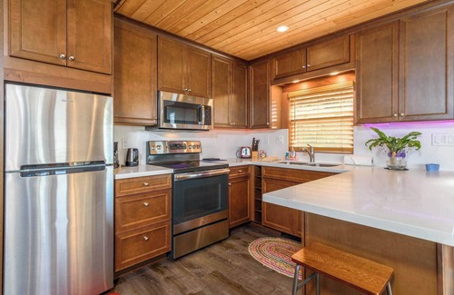 Gualala House | Quaint Cottage for 2 w/Ocean Views!