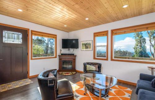 Gualala House | Quaint Cottage for 2 With Ocean Views