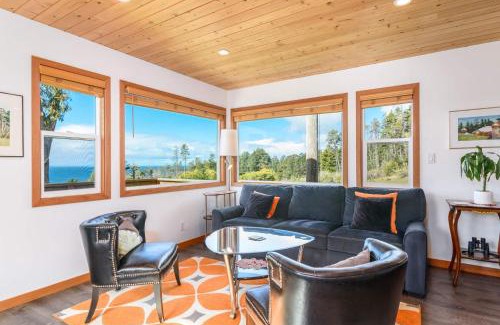 Gualala House | Quaint Cottage for 2 With Ocean Views