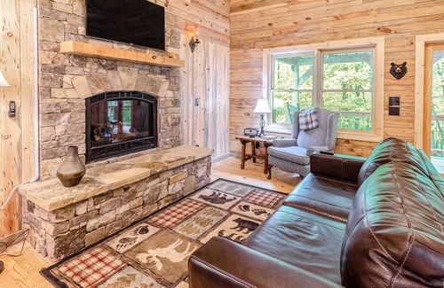 Sylva House | Quaint cottage near town w/fast WiFi, covered deck, lofted layout & more