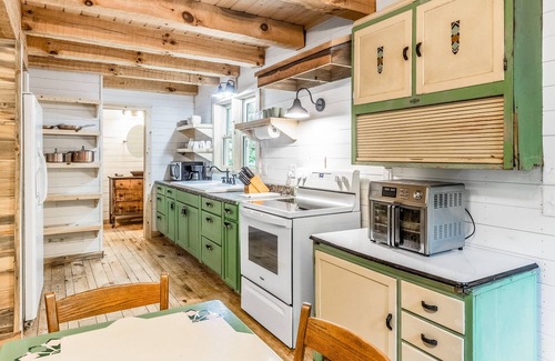 Sylva House | Quaint cottage near town w/fast WiFi, covered deck, lofted layout & more