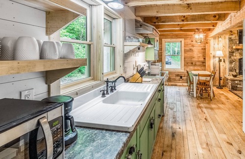 Sylva House | Quaint cottage near town w/fast WiFi, covered deck, lofted layout & more