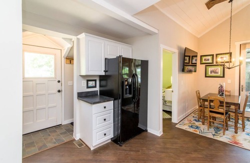 Brighton House | Quaint Cottage on Little Ore Lake