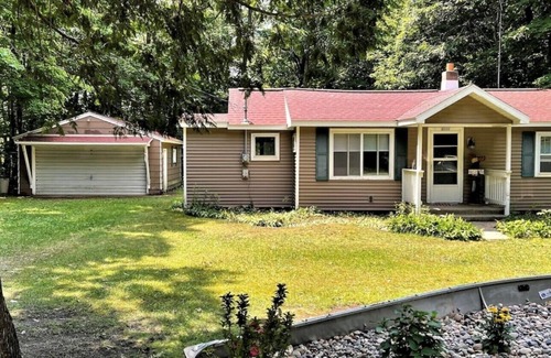 Rapid River Cottage | Quaint Cottage on the Sandy Shores of Lake Michigan