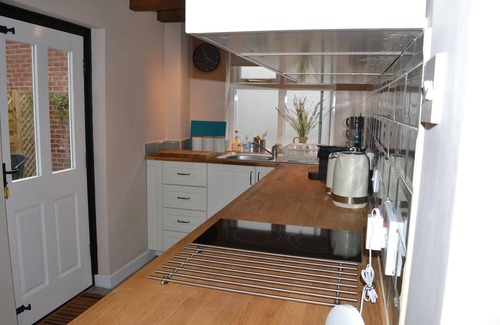 Wrenbury Cottage | Quaint cottage on the village green