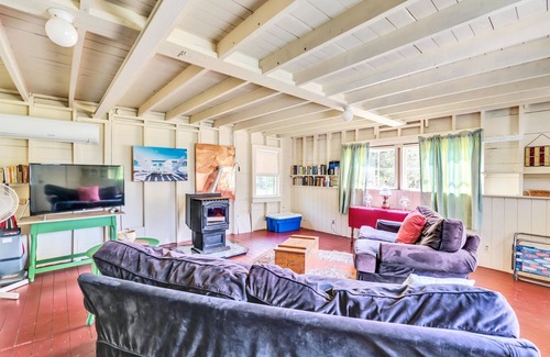 Martinsville Cottage | Quaint cottage with the charm & tranquility one looks for on the Coast of Maine