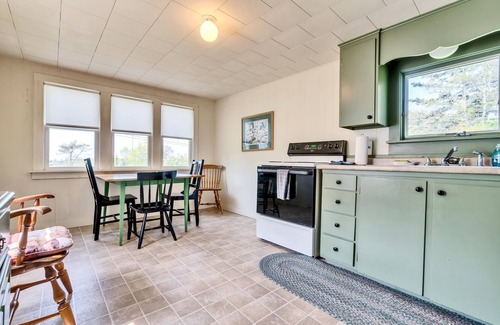Martinsville Cottage | Quaint cottage with the charm & tranquility one looks for on the Coast of Maine