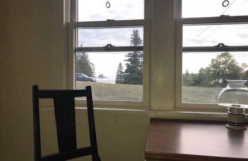 Martinsville Cottage | Quaint cottage with the charm & tranquility one looks for on the Coast of Maine