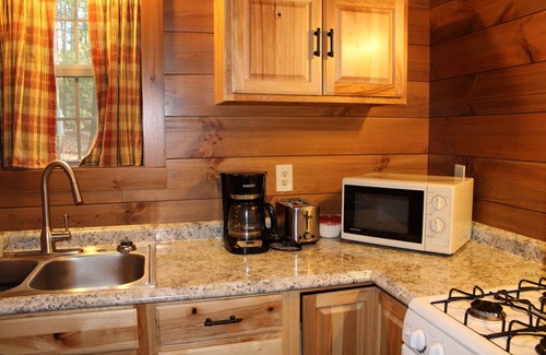 Clarington Cabin | Quaint Couples Cabin