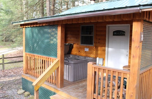 Clarington Cabin | Quaint Couples Cabin