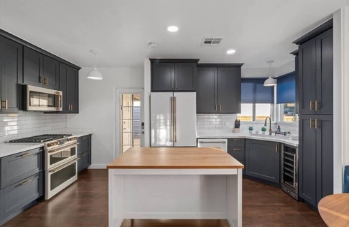 Encanto House | Quaint & Cozy 2-BR House | Den and Study |Fire Pit