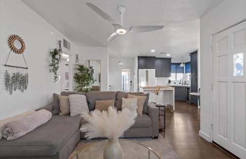 Encanto House | Quaint & Cozy 2-BR House | Den and Study |Fire Pit