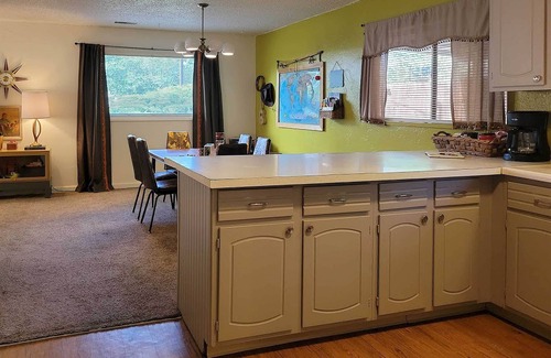 Pear Park Cottage | Quaint & Cozy Cottage: 3 Mi to Palisade Wineries!