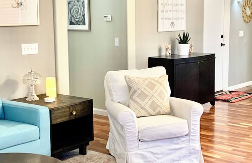 Rita Ranch House | Quaint cozy home with vintage lamps, artwork, and premium beds near hiking!