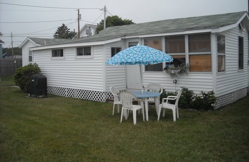 York Beach Cottage | Quaint & Cozy Maiden Voyage By The Sea , Steps from the ocean!