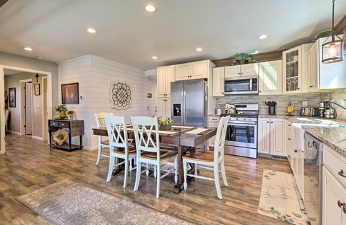 Lexington House | Quaint Creekside Cottage w/Porch & Backyard!