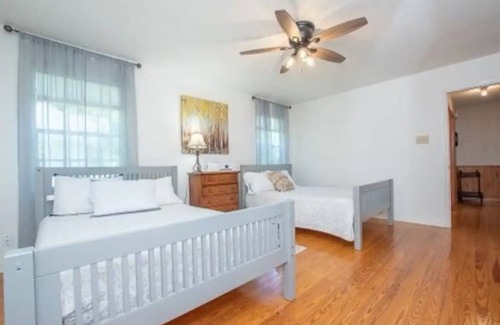 Pineville Cabin | Quaint, Cute & Central! **Downstairs ONLY!!!**