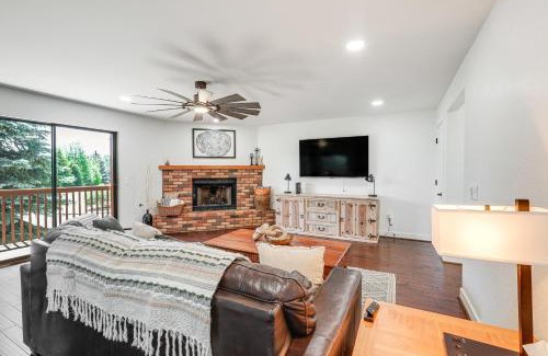 Flagstaff Apartment | Quaint Flagstaff Condo with Balcony about 6 Mi to Dtwn!