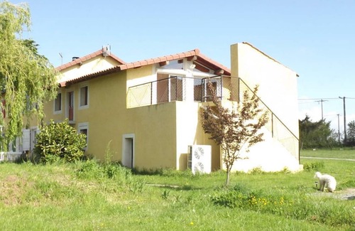 Sainte-Foy-Saint-Sulpice Apartment | Quaint Getaway: Cozy Cottage with Terrace & Large Garden, Pet-Friendly