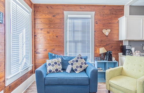 Galveston Cottage | Quaint Galveston Cottage, HALF PINT! Pet Friendly, Long Term Renters and Snowbirds Welcome