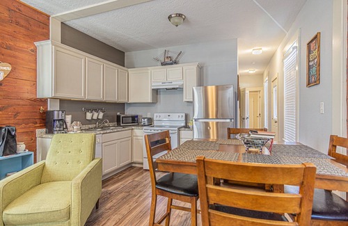 Galveston Cottage | Quaint Galveston Cottage, HALF PINT! Pet Friendly, Long Term Renters and Snowbirds Welcome