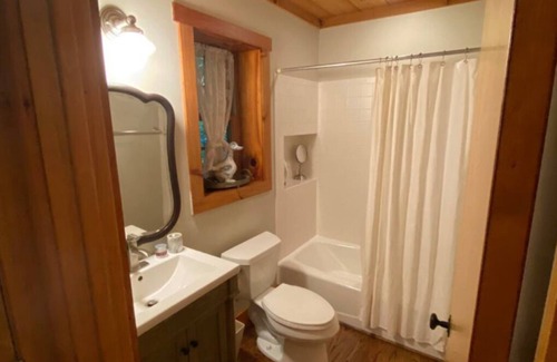 Lake Sequoyah Cabin | Quaint Highlands guest house cabin. Private and secluded.