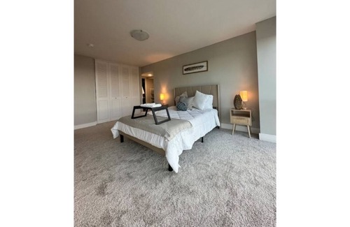 Pittsburgh Condo | Quaint HighRise Condo 3bed 2bath w/ City Views
