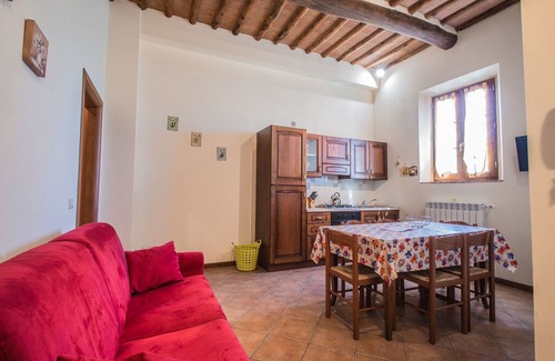 Vinci House | Quaint Holiday Home in Florence Tuscany with Swimming Pool