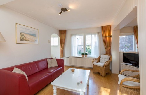Domburg House | Quaint Holiday Home in Domburg with Terrace