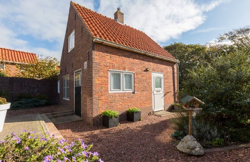 Domburg House | Quaint Holiday Home in Domburg with Terrace