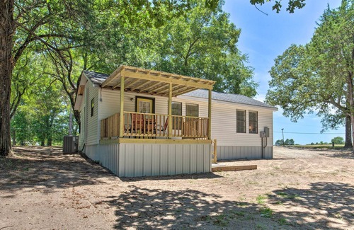 Emory House | Quaint Home w/Deck + Grill - Mins to Lake Fork!