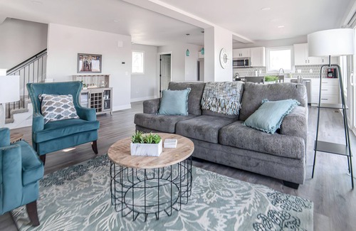 Atchison House | Quaint house on the bluffs overlooking the scenic Missouri River.