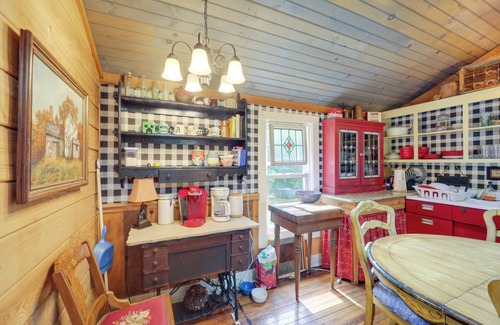 Lenoir Cabin | Quaint Lenoir Cabin w/ Mountain Views & Fire Pits!