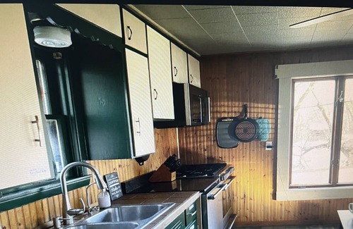 Wautoma Cabin | Quaint Lil' Getaway Next to Ski Hill & Area Lakes