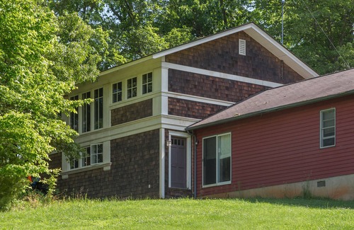 Batesville House | Quaint Loft Suite - Explore nearby Charlottesville and Wineries Dog Friendly