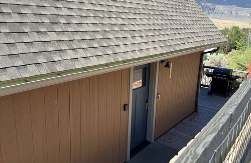 Gardiner Apartment | Quaint loft with spectacular views of the Gallatin Mountains