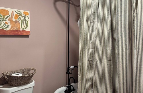 Shepherdstown Cottage | Quaint Mini Cottage in Shepherdstown - Walking Distance