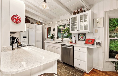 Waynesville House | QUAINT MOUNTAIN COTTAGE-BREATH TAKING VIEWS-1.5 MILES TO DOWNTOWN WAYNESVILLE