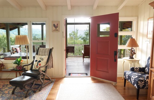 Waynesville House | QUAINT MOUNTAIN COTTAGE-BREATH TAKING VIEWS-1.5 MILES TO DOWNTOWN WAYNESVILLE