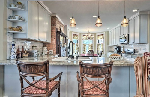 Bellevue House | Quaint Pittsburgh Pad w/ Deck: 5 Mi to Downtown!