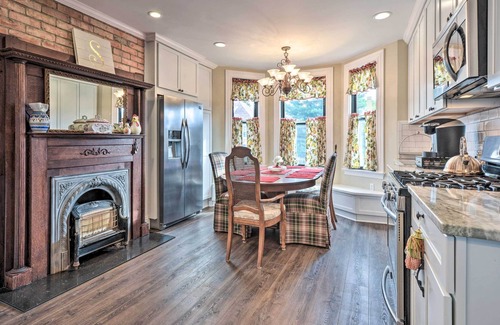 Bellevue House | Quaint Pittsburgh Pad w/ Deck: 5 Mi to Downtown!