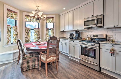 Bellevue House | Quaint Pittsburgh Pad w/ Deck: 5 Mi to Downtown!