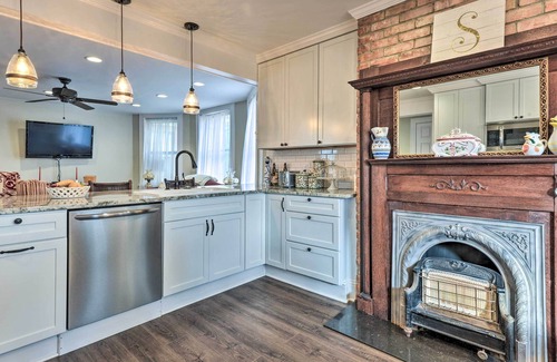 Bellevue House | Quaint Pittsburgh Pad w/ Deck: 5 Mi to Downtown!