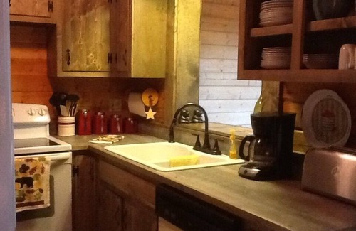 Topton Cabin | Quaint, Private log cabin mountain top retreat