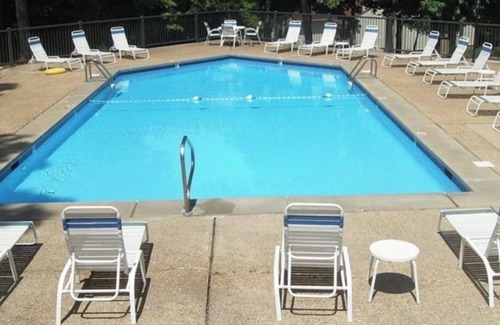 Hoover Condo | Quaint, Quiet, and Comfortable Home Away From Home