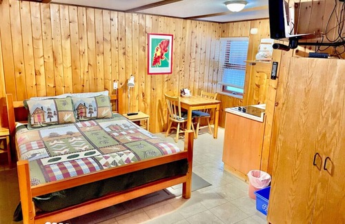 Blairmore Cabin | Quaint Riverside Cabin # 1